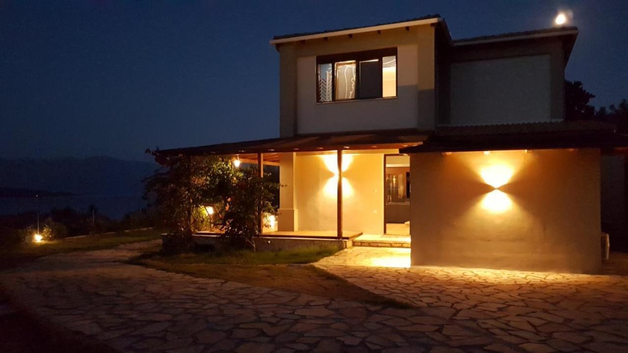 Villa Artemis Nikiana Bilik gambar